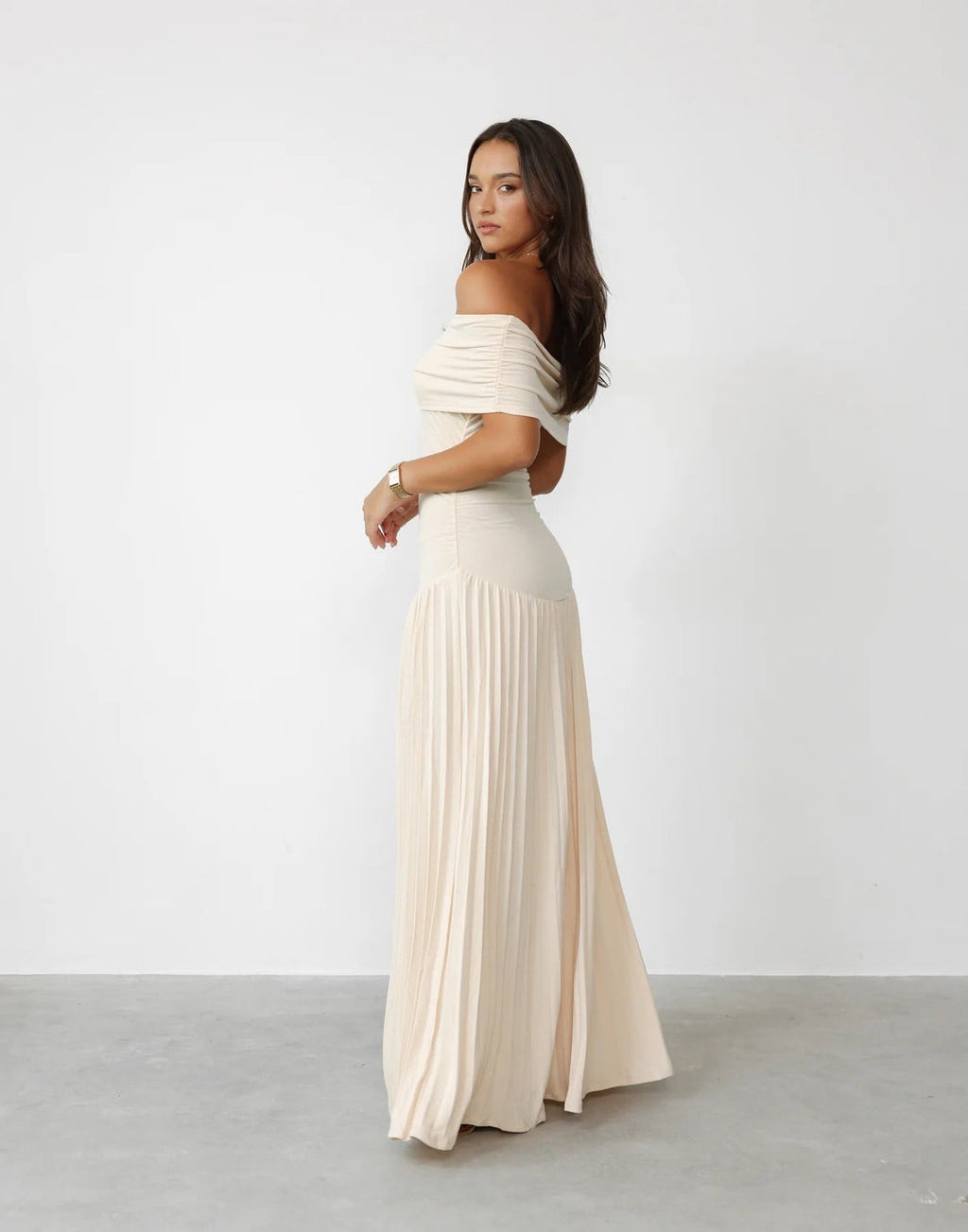 Covernorth Women's Off-the-Shoulder Pleated Maxi Dress
