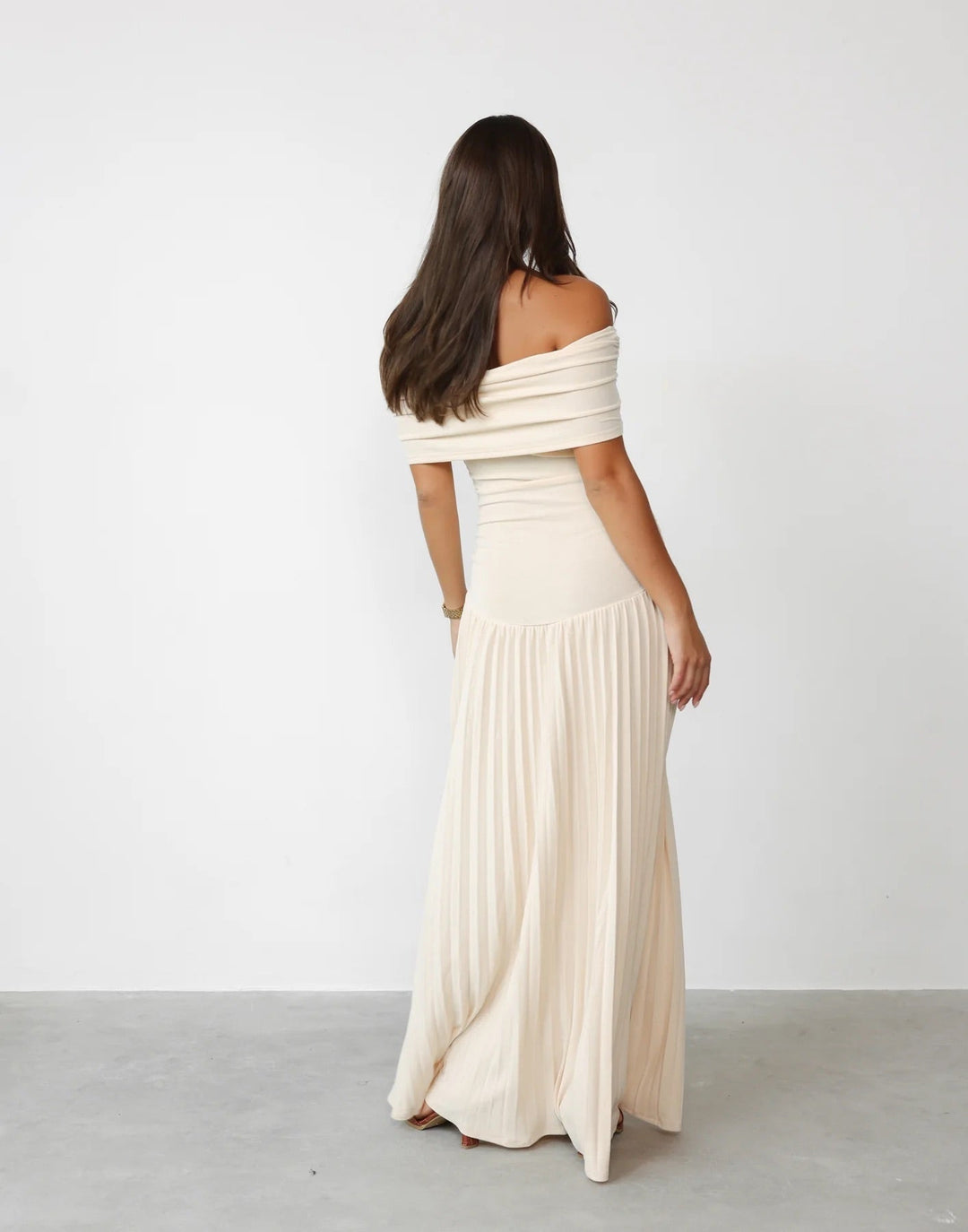 Covernorth Women's Off-the-Shoulder Pleated Maxi Dress