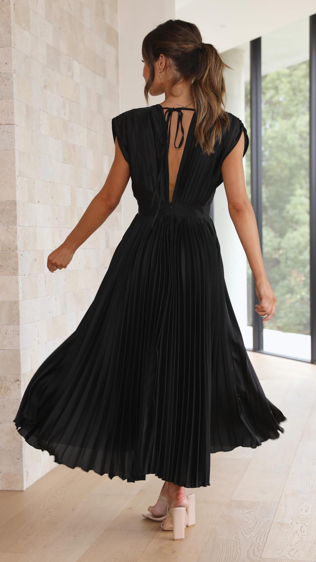 Covernorth Women's Pleated V-Neck Midi Dress