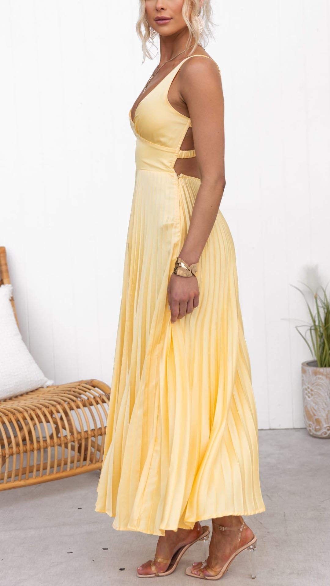 Covernorth Women’s Pleated V-Neck Maxi Dress